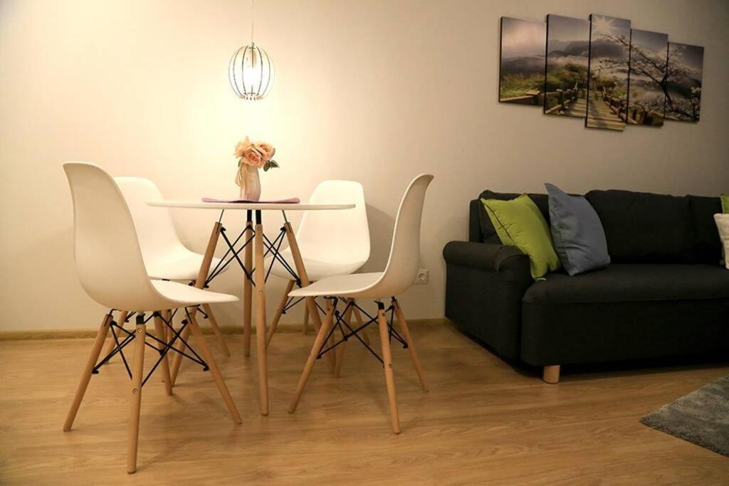 Bright Apartment,For 1-4,Near Old Town Вилнюс Екстериор снимка
