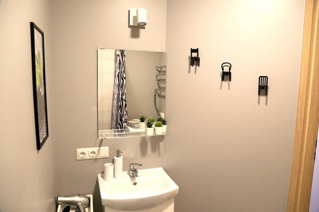 Bright Apartment,For 1-4,Near Old Town Вилнюс Екстериор снимка